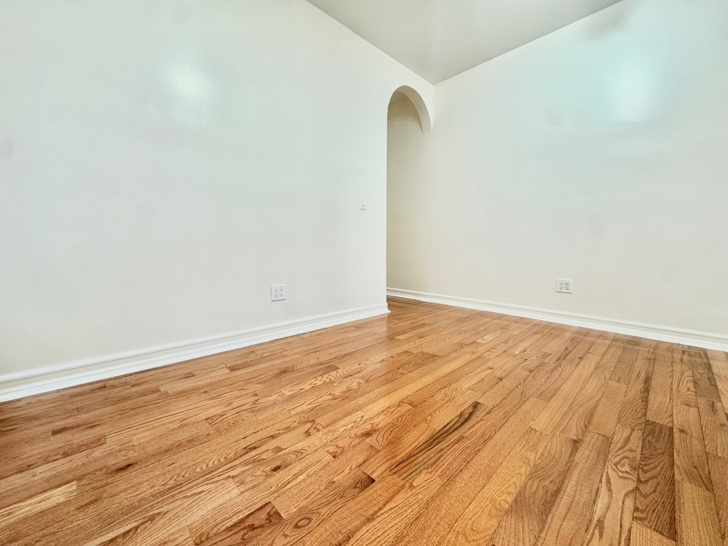 3135 Broadway - Photo 3