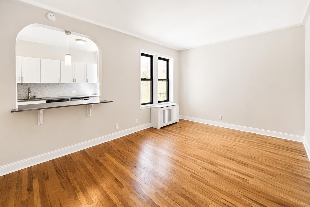 213 Bennett Avenue - Photo 1