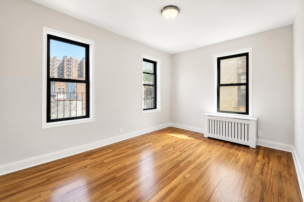 213 Bennett Avenue - Photo 4