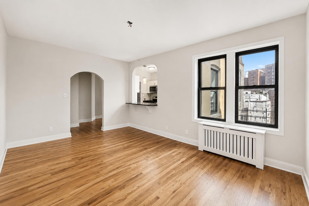 213 Bennett Avenue - Photo 2