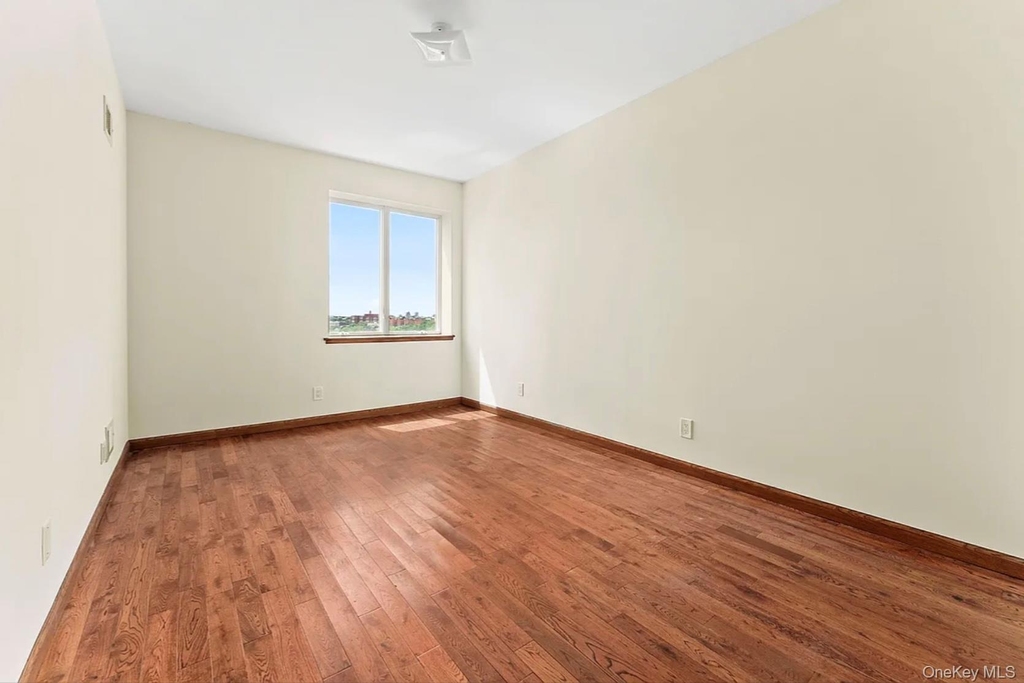 Ocean Parkway - Photo 11