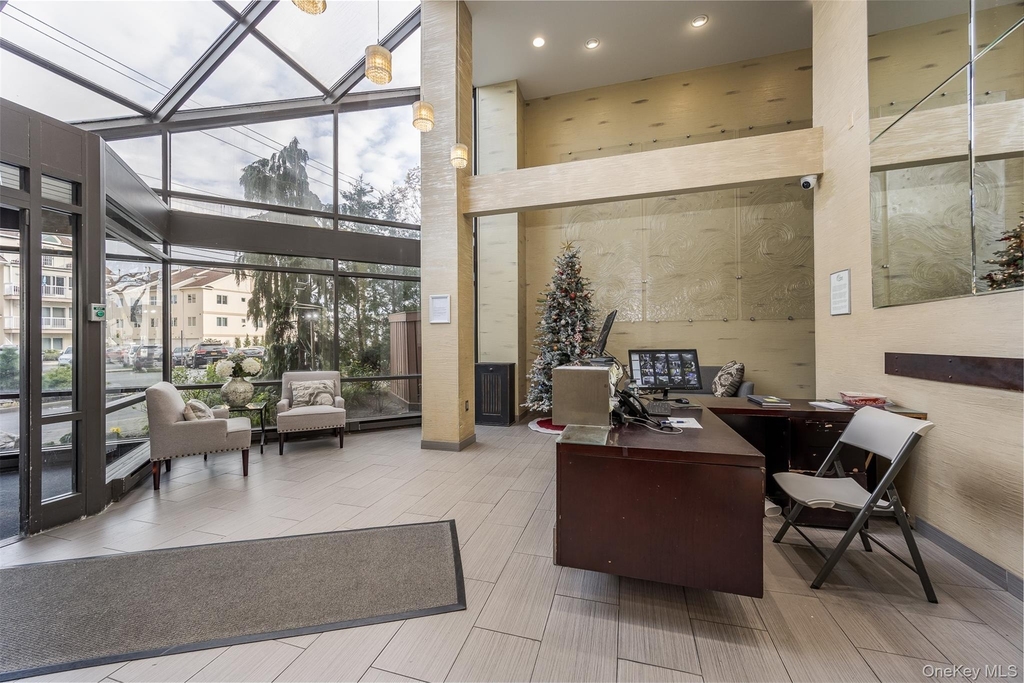 100 W Broadway - Photo 27