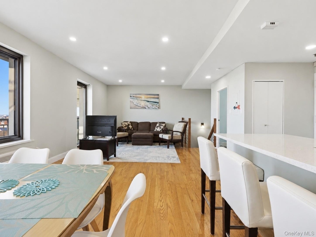 100 W Broadway - Photo 3