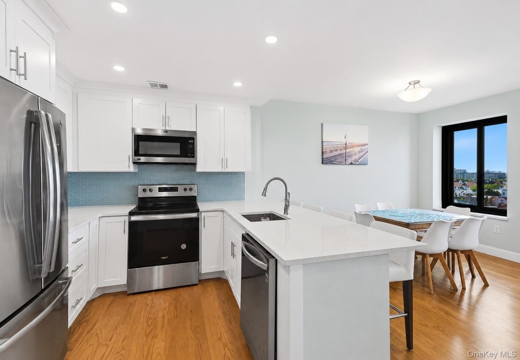 100 W Broadway - Photo 4