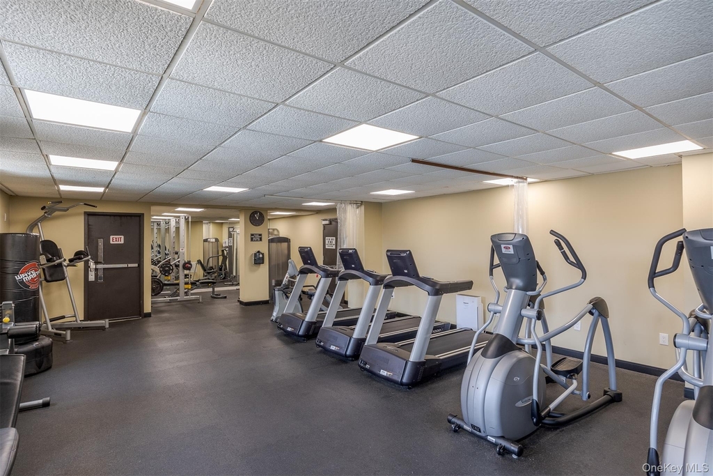 100 W Broadway - Photo 18