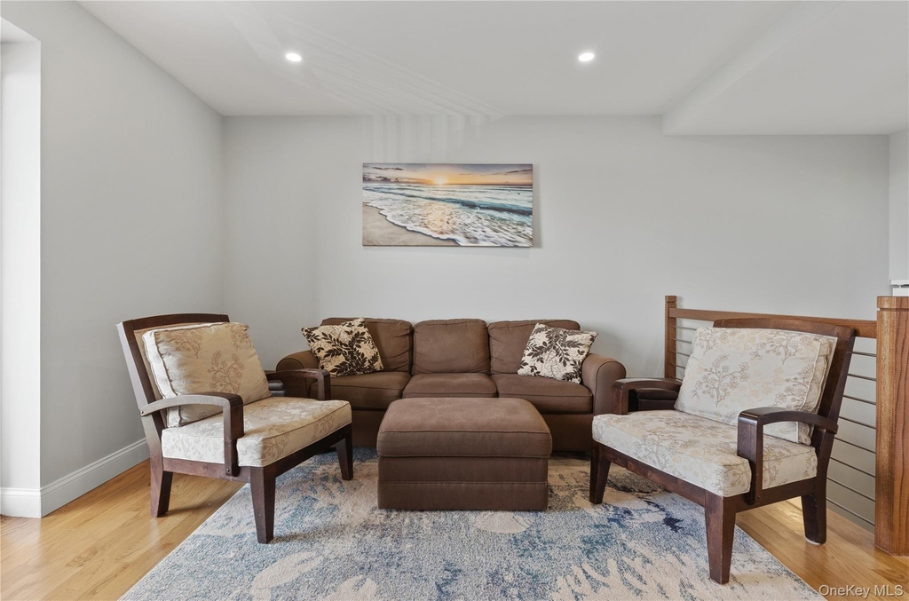100 W Broadway - Photo 2
