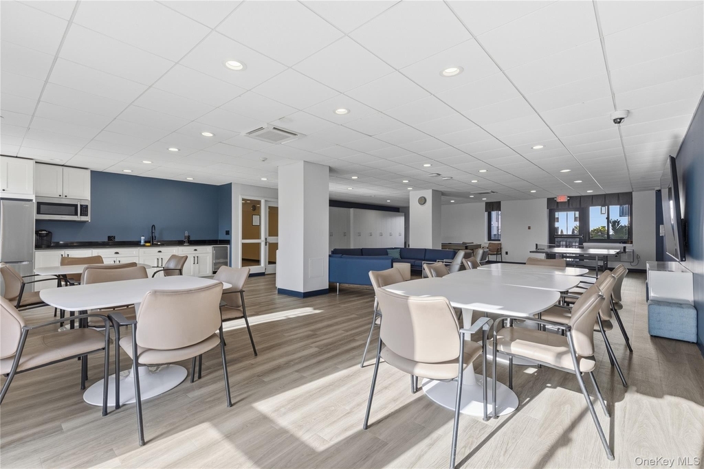 100 W Broadway - Photo 12