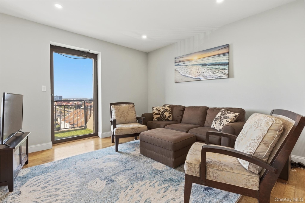 100 W Broadway - Photo 1