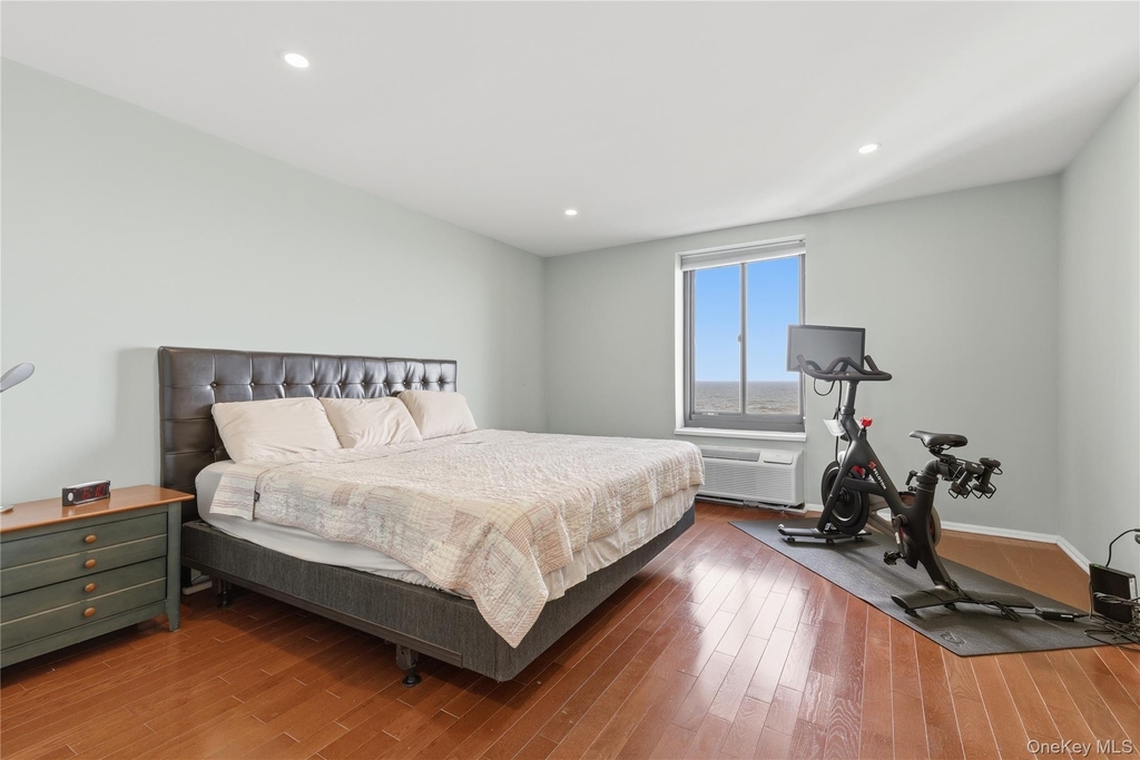 100 W Broadway - Photo 8