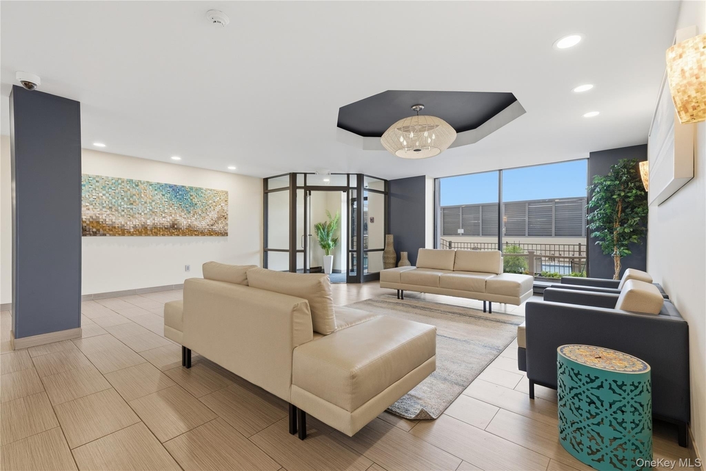 100 W Broadway - Photo 19