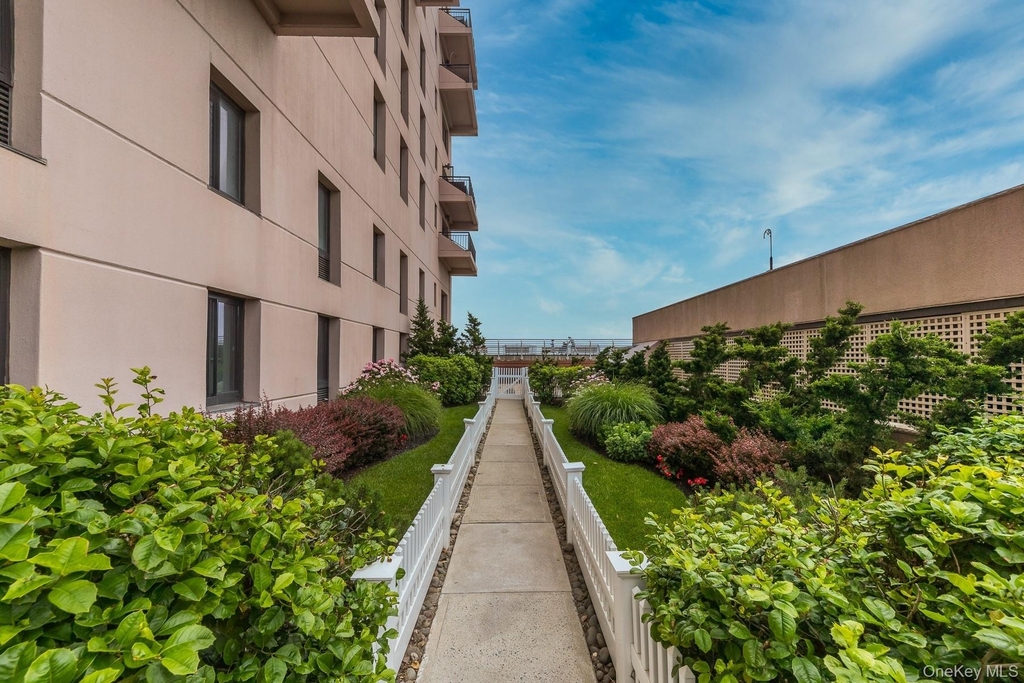 100 W Broadway - Photo 29