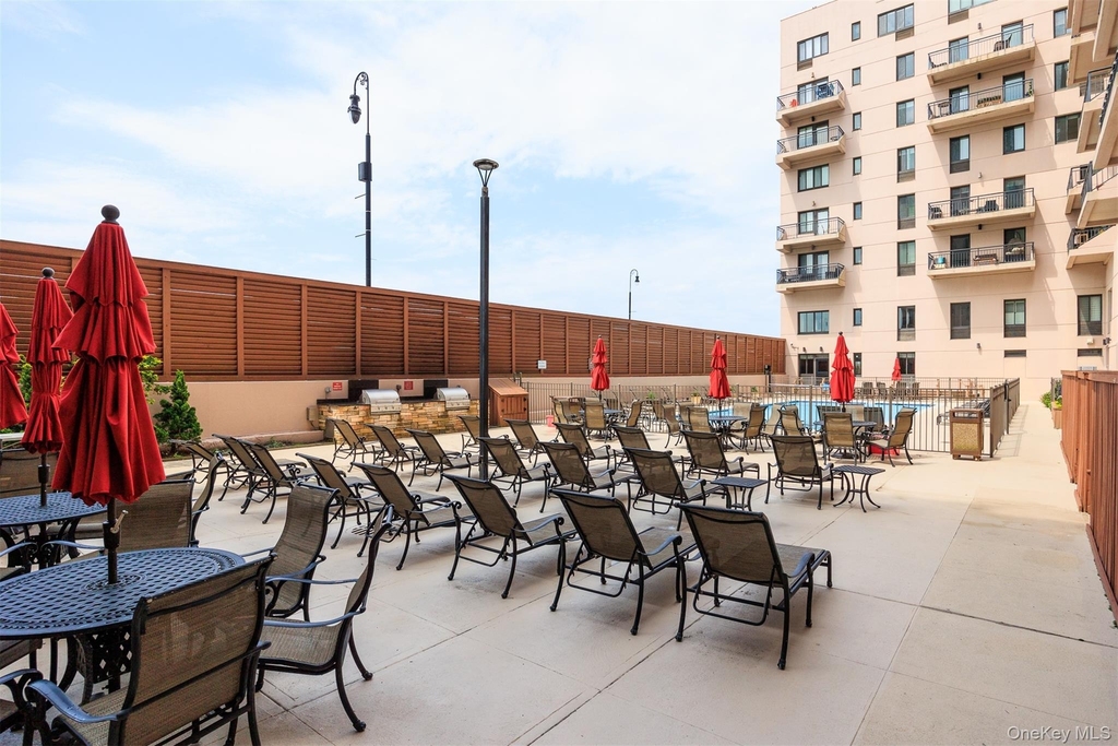 100 W Broadway - Photo 26