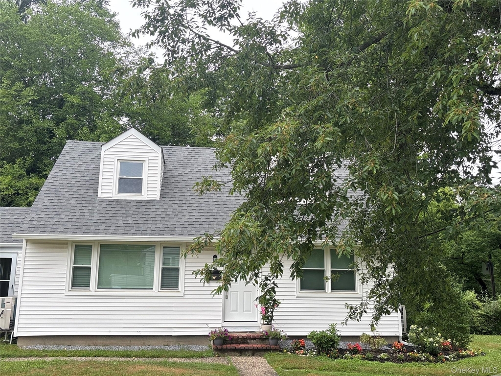 206 Dickinson Avenue - Photo 0