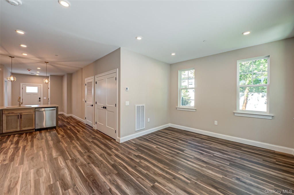 1 Conklin Street - Photo 2