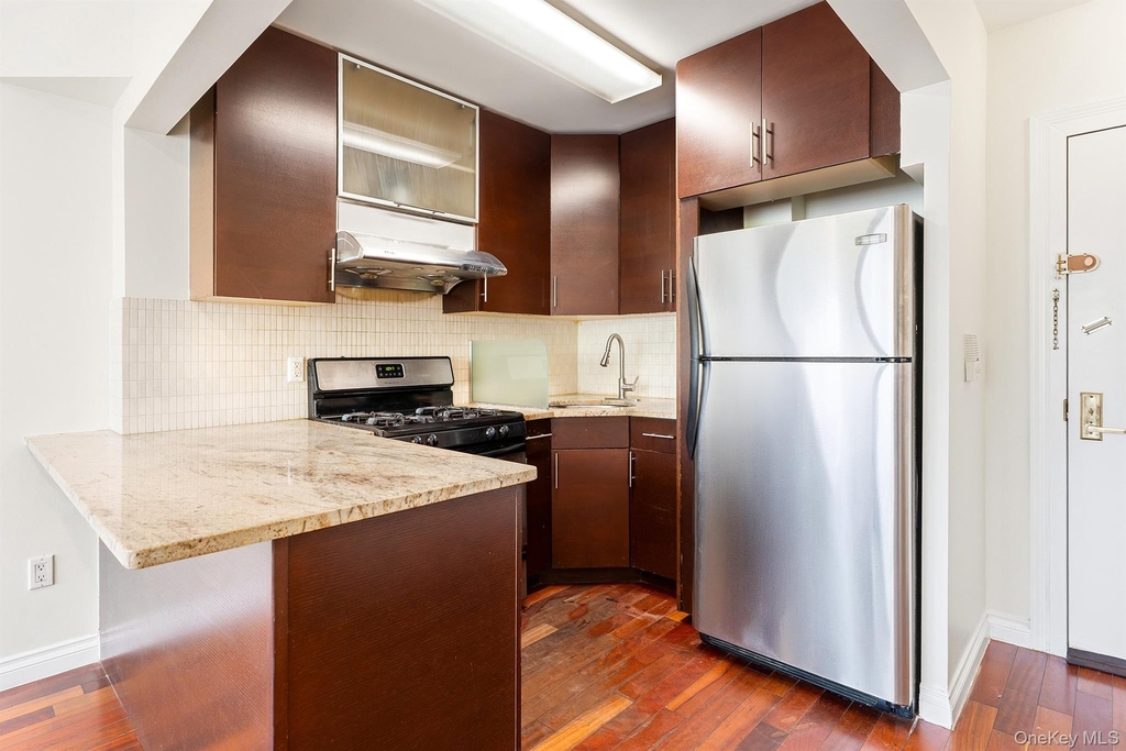 7119 162nd Street - Photo 2