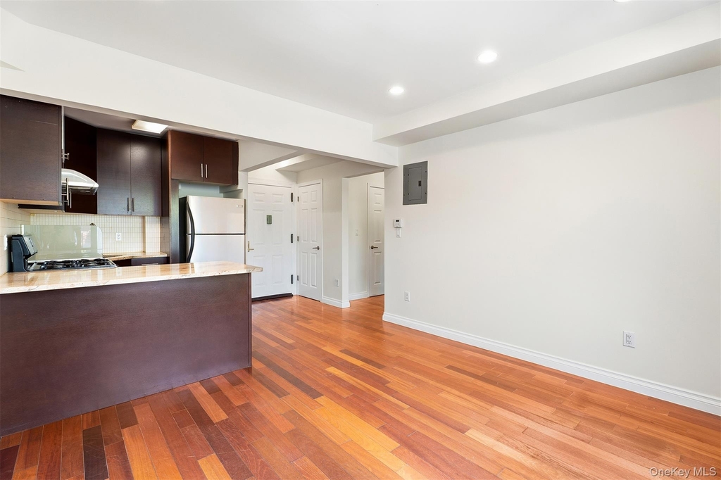 7119 162nd Street - Photo 3