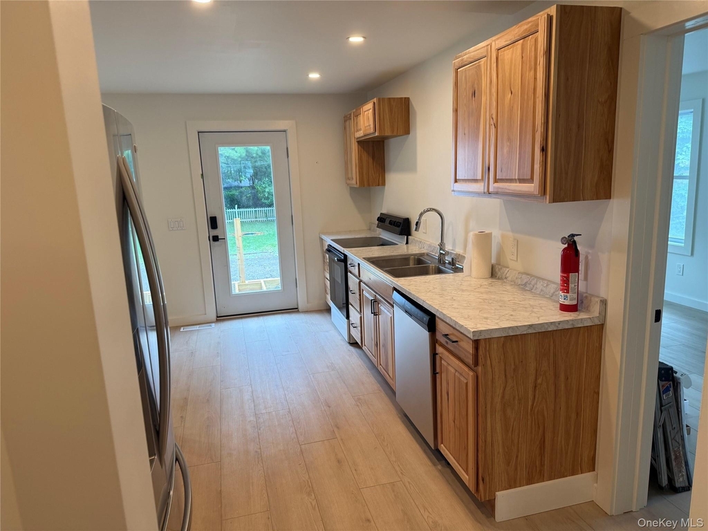 29 Thompson Street - Photo 3