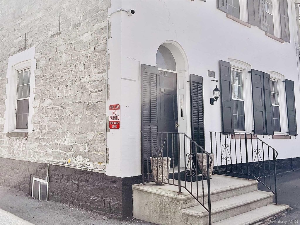 1612 Main Street - Photo 2