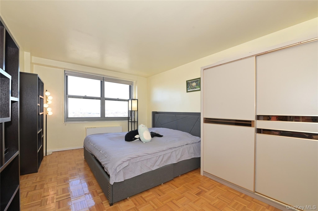 61-20 Grand Central Parkway - Photo 7