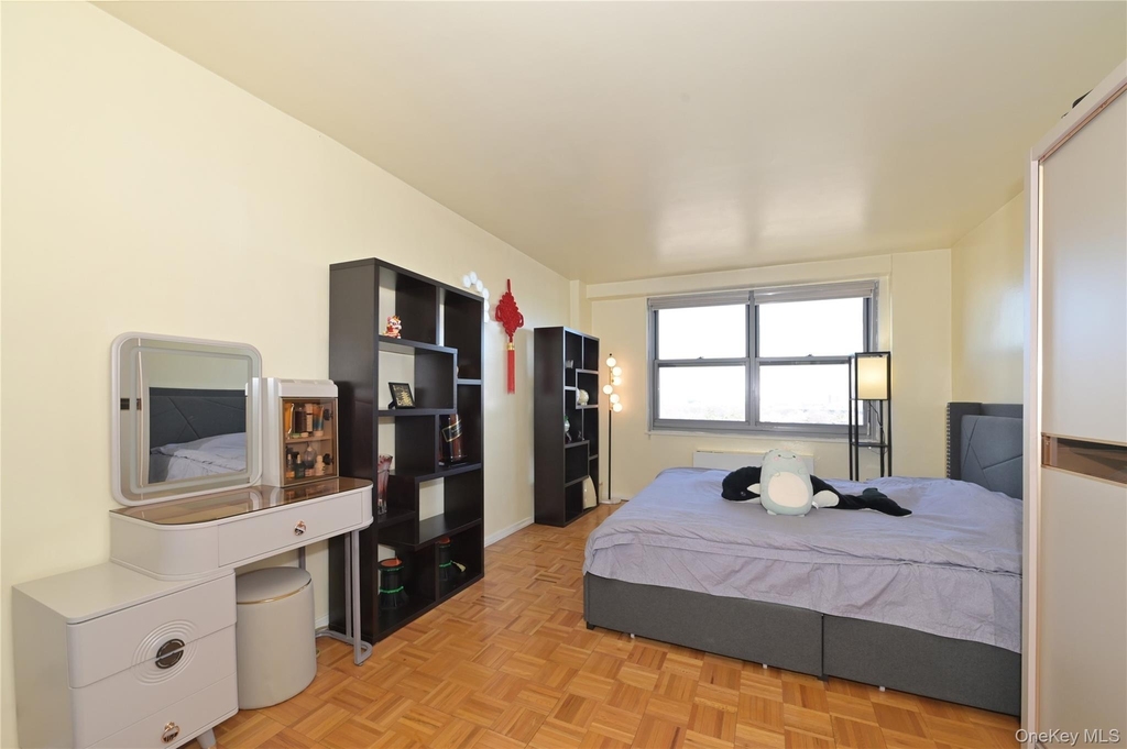61-20 Grand Central Parkway - Photo 8