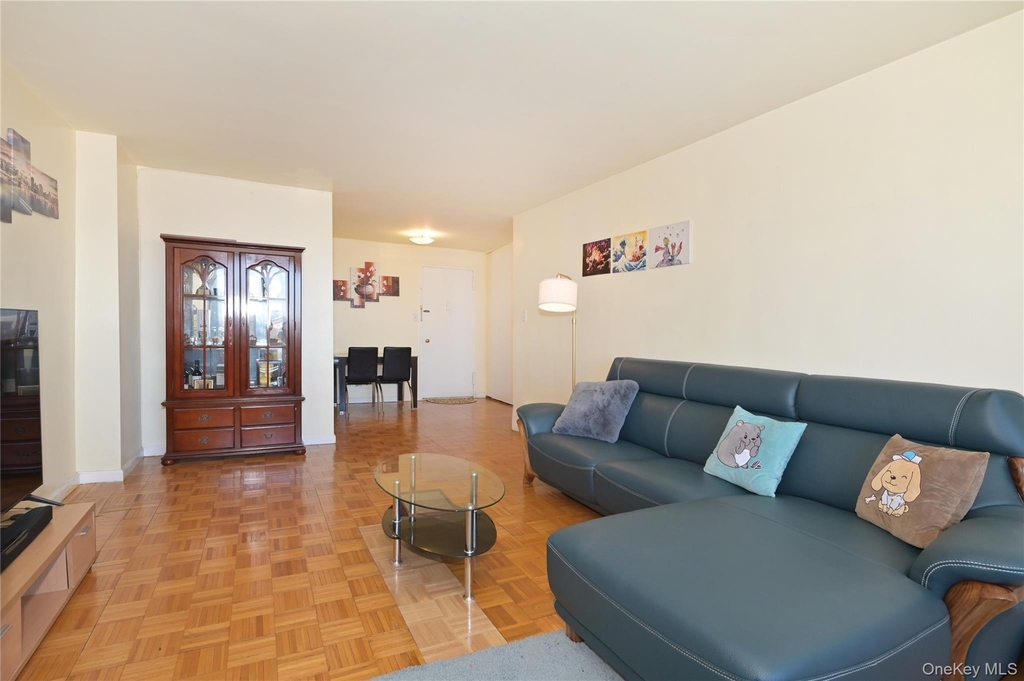 61-20 Grand Central Parkway - Photo 2