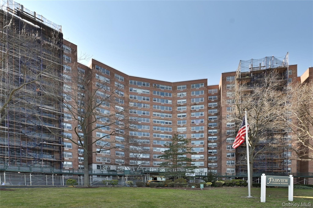 61-20 Grand Central Parkway - Photo 3