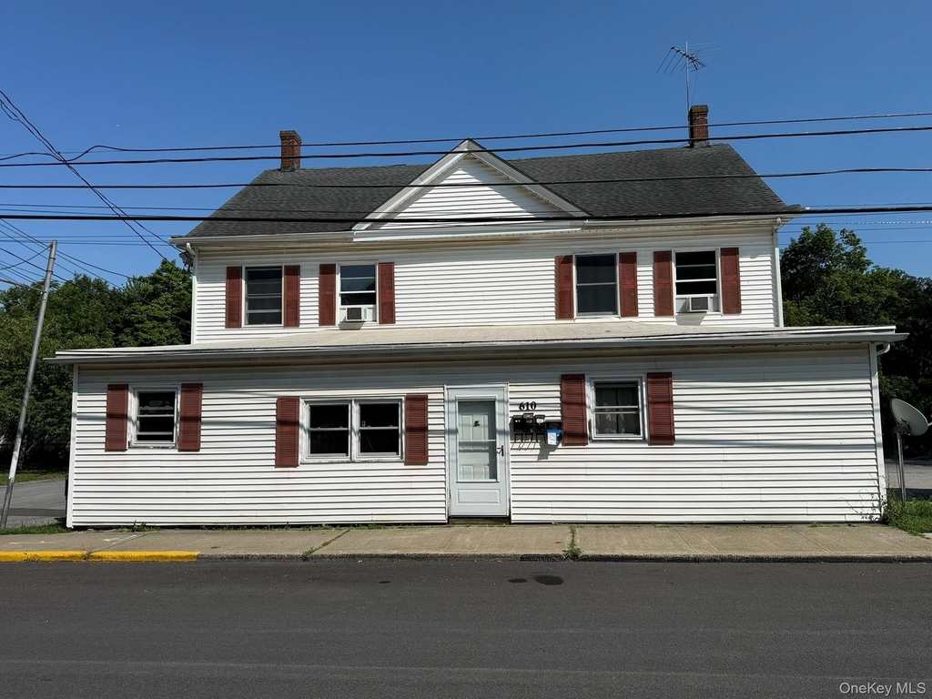 610 Tower Avenue - Photo 0