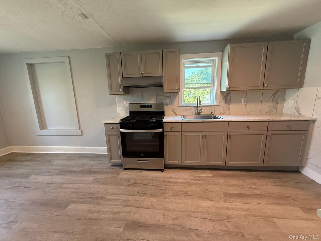 610 Tower Avenue - Photo 2