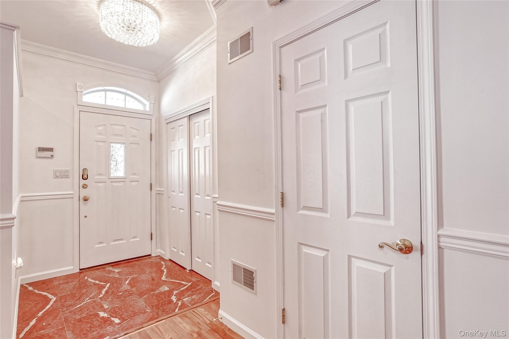 80 Alexander Court - Photo 2