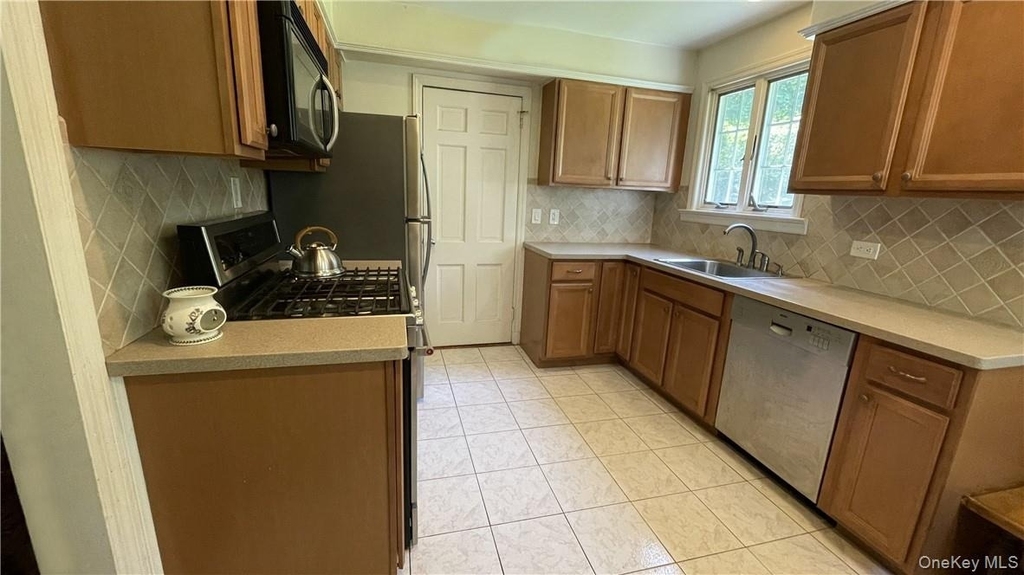 261 Fox Meadow Road - Photo 3