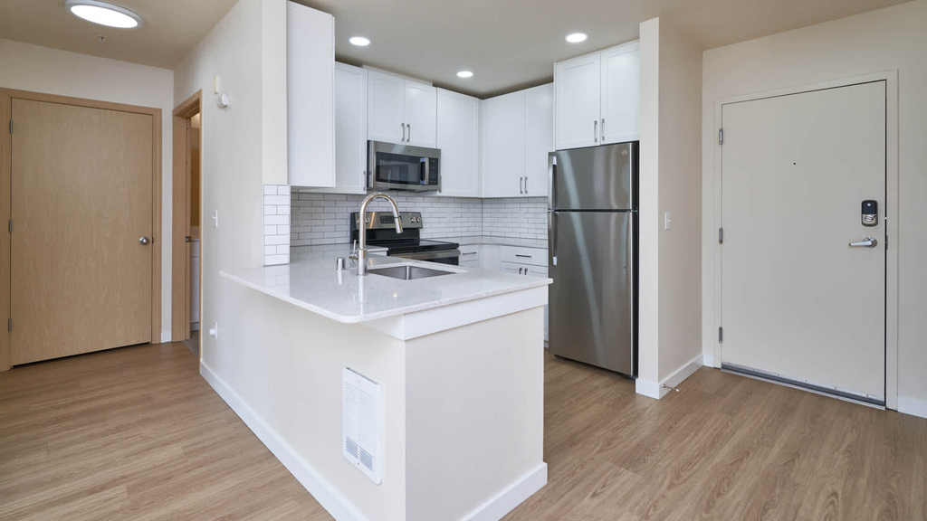 810 12th Avenue - Photo 6