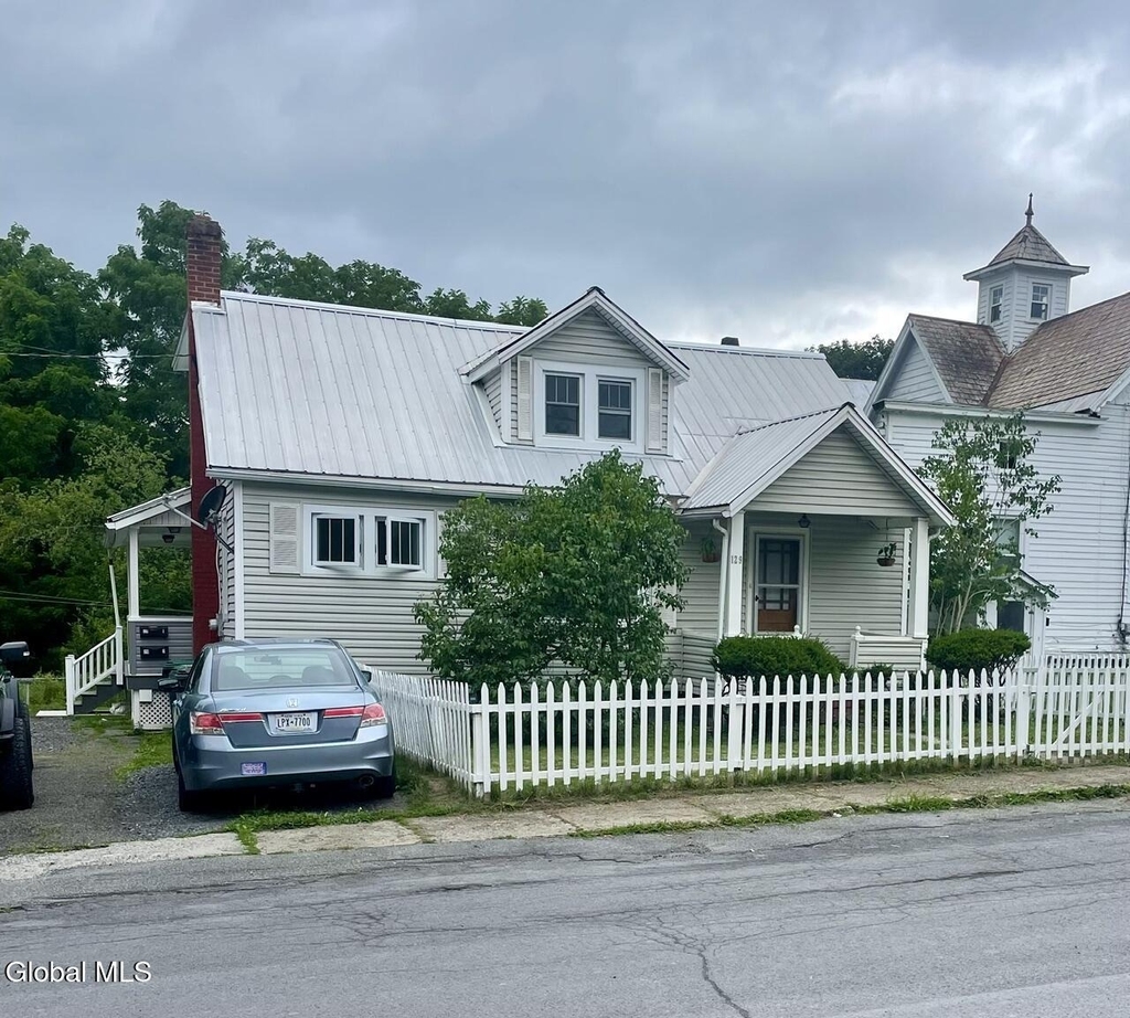 129 France Lane - Photo 0