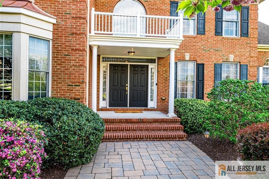 5 Erin Court - Photo 0