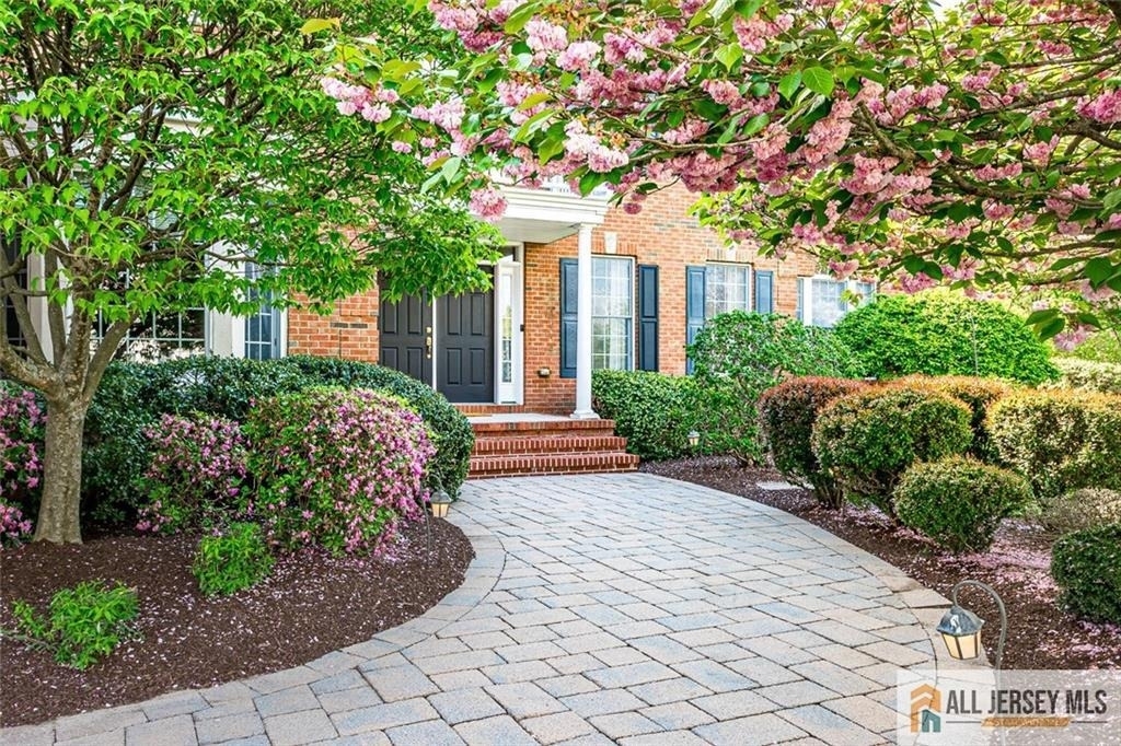 5 Erin Court - Photo 1