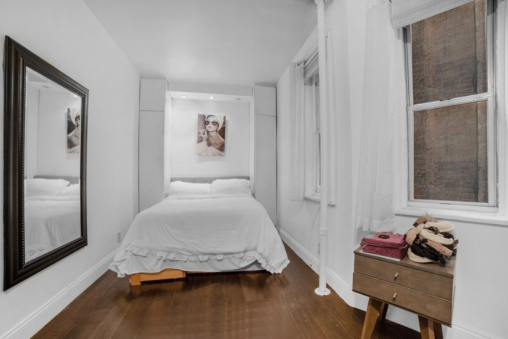317 E 73rd Street - Photo 3