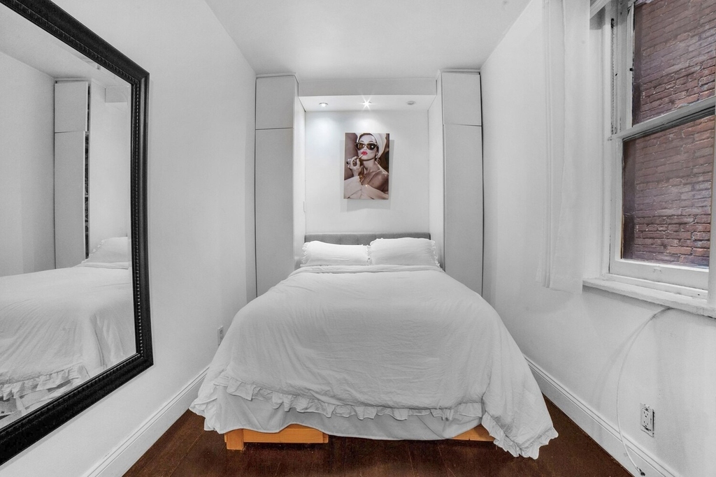 317 E 73rd Street - Photo 5