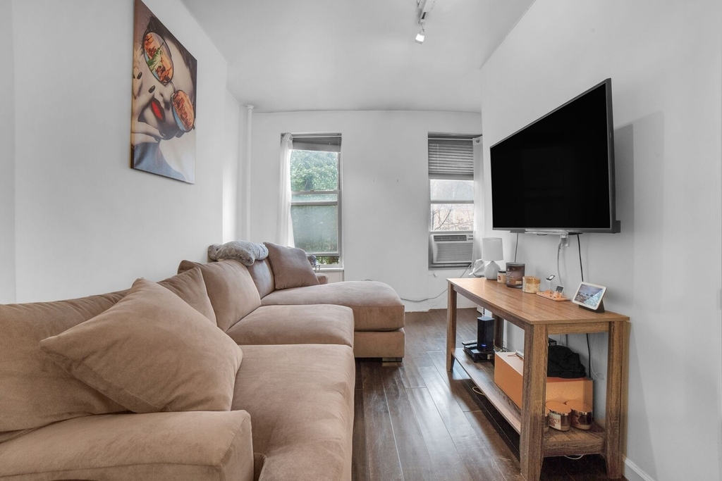 317 E 73rd Street - Photo 4