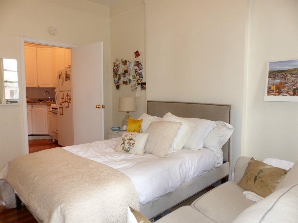 330 E 76th Street - Photo 4