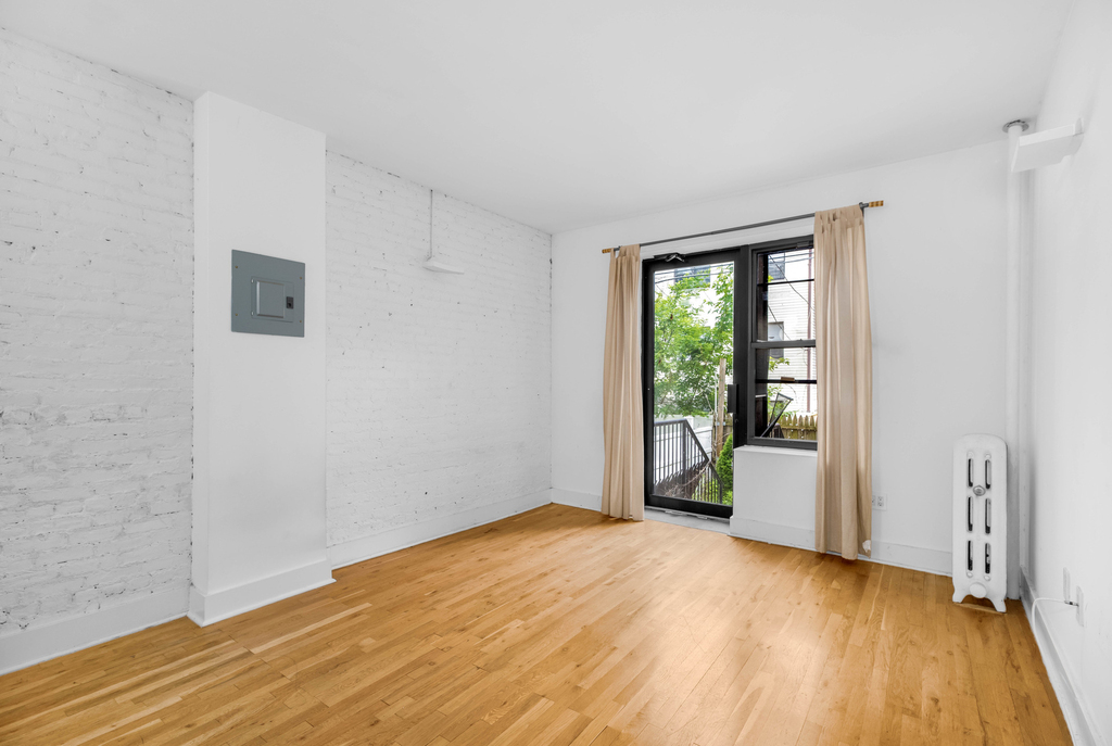 248 Bainbridge Street - Photo 1