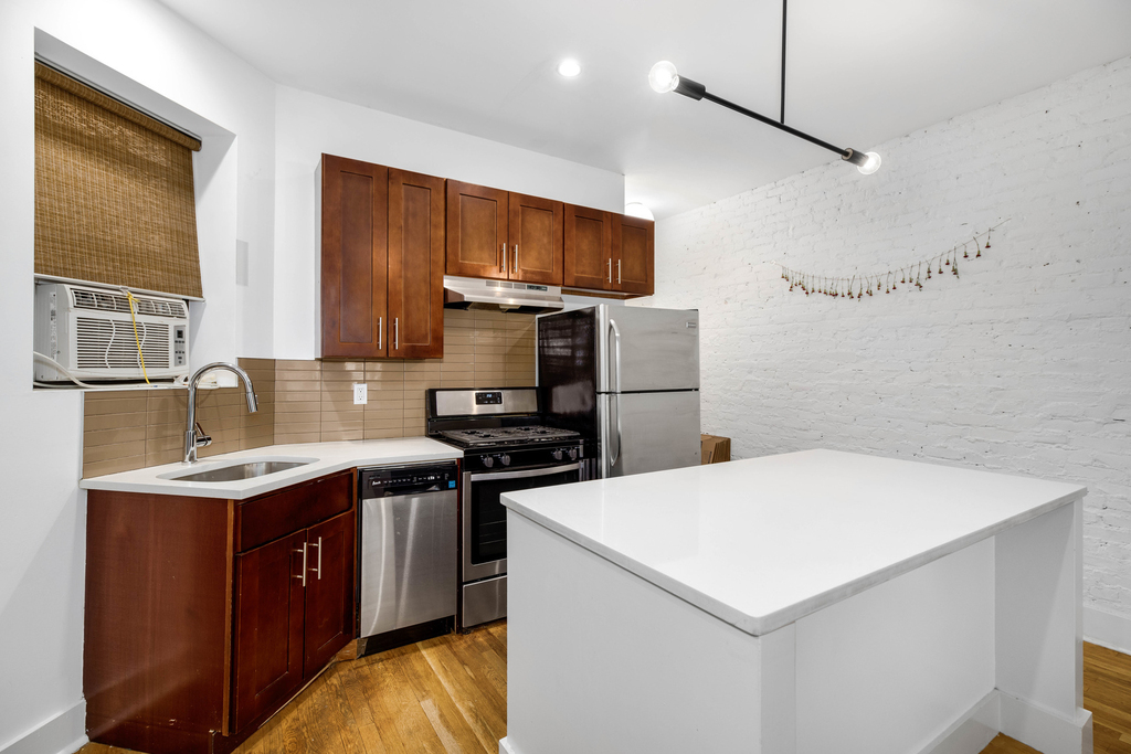 248 Bainbridge Street - Photo 0