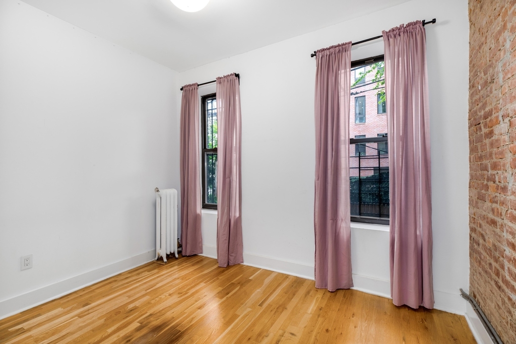 248 Bainbridge Street - Photo 4
