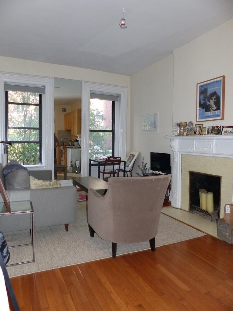110 E 61st Street - Photo 2