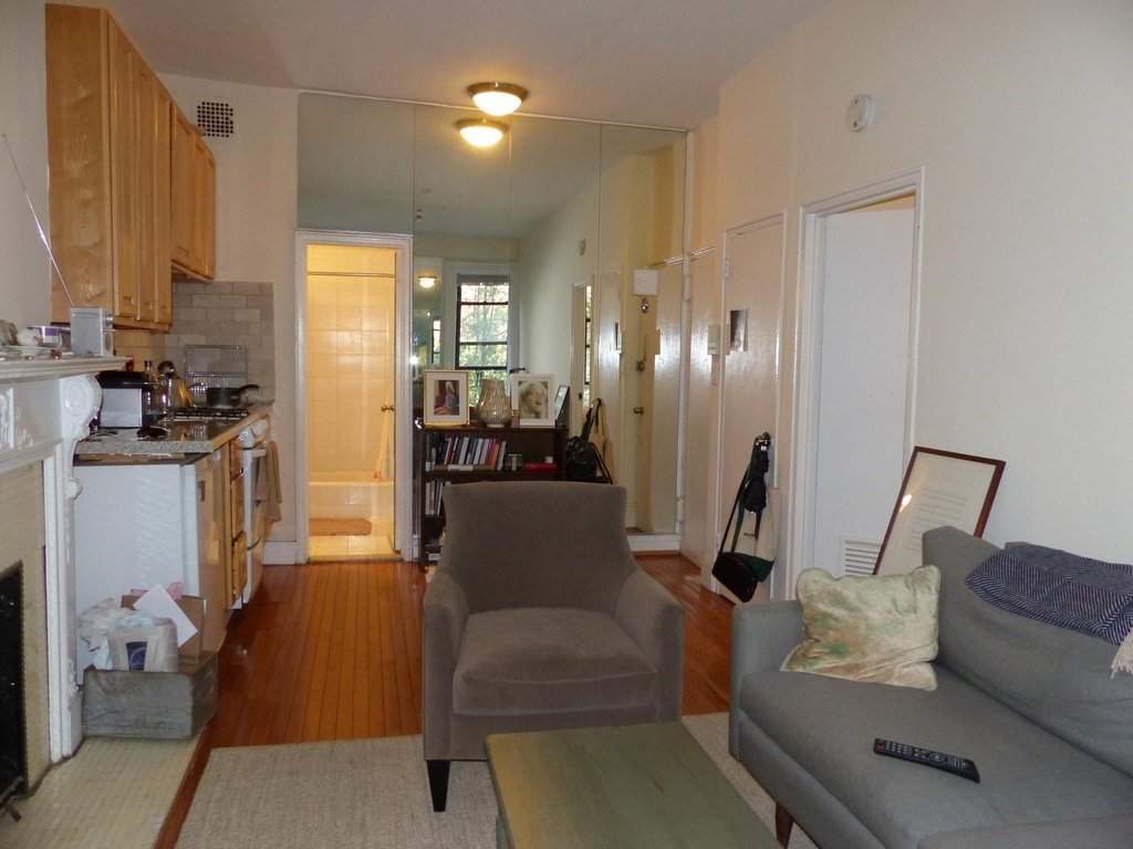 110 E 61st Street - Photo 5