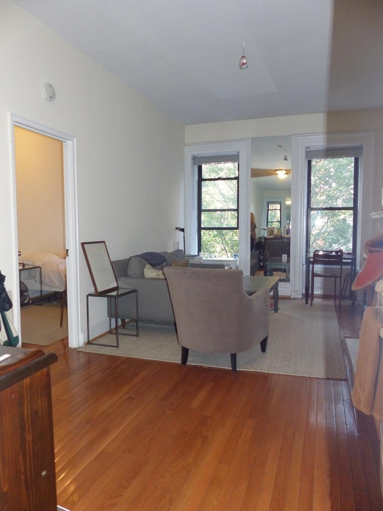 110 E 61st Street - Photo 3