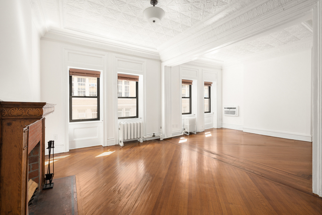 129 E 17th Street - Photo 0