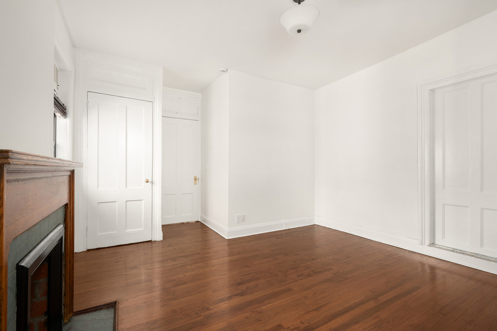 129 E 17th Street - Photo 6