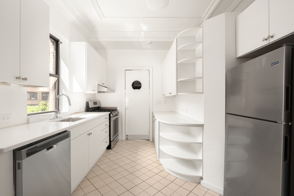 129 E 17th Street - Photo 2