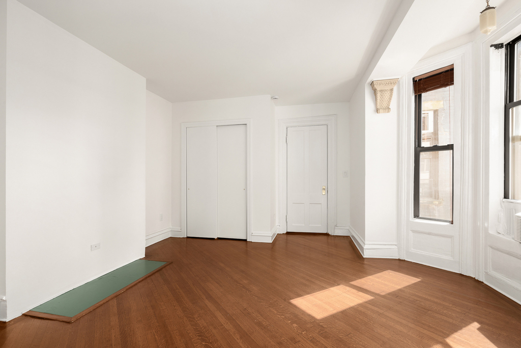 129 E 17th Street - Photo 3