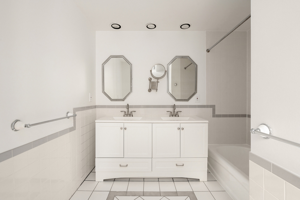 129 E 17th Street - Photo 5