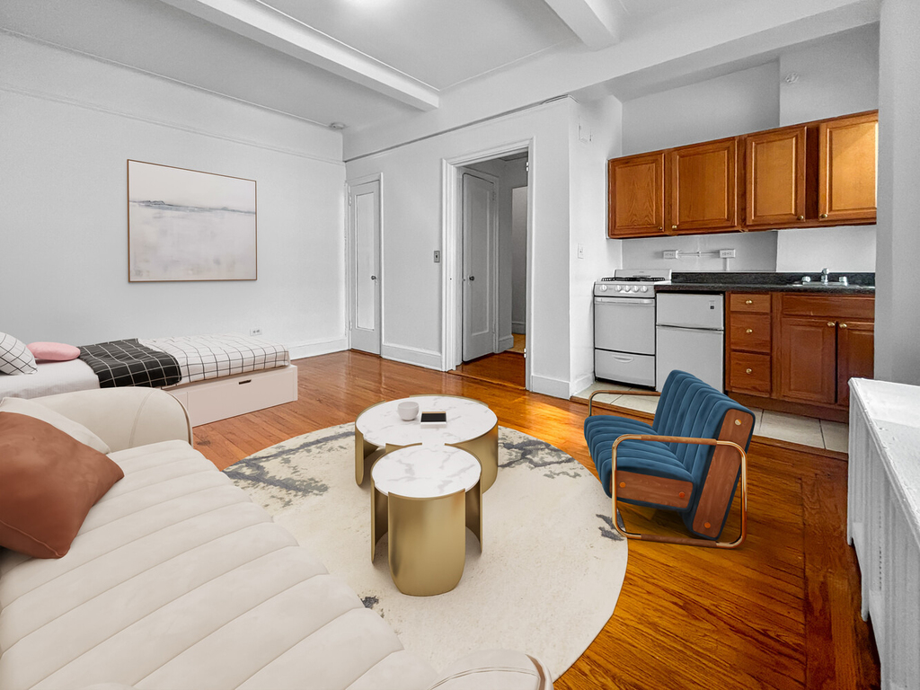 155 E 52nd Street - Photo 1